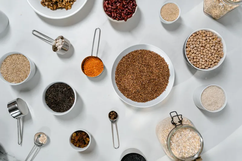 Alimentos e Bebidas: O Guia Definitivo para Montar uma Despensa Saudável (Sem Gastar uma Fortuna)